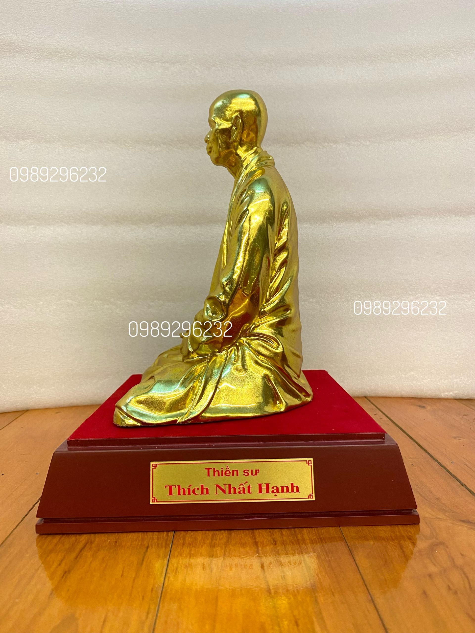 Tượng Thiền Sư Thích Nhất Hạnh bằng đồng dát vàng - Tượng sư Thích Nhất Hạnh