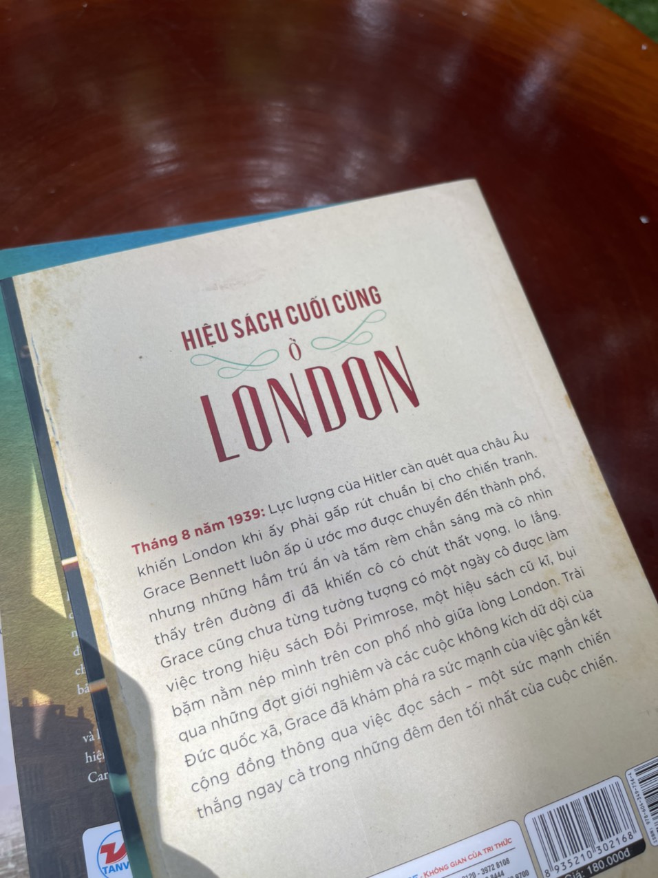 HIỆU SÁCH CUỐI CÙNG Ở LONDON - Madeline Martin; MỘT THƯ VIỆN Ở PARIS – Janet Skeslien Charles; KÍ HỌA VENICE – Rhys Bowen - Tân Việt – NXB Văn học