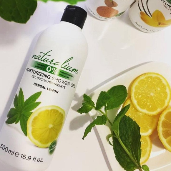 Sữa tắm dưỡng ẩm NATURALIUM hương chanh 500ml giúp làm sạch da, vi khuẩn, ngăn ngừa lão hoá và làm đều màu da