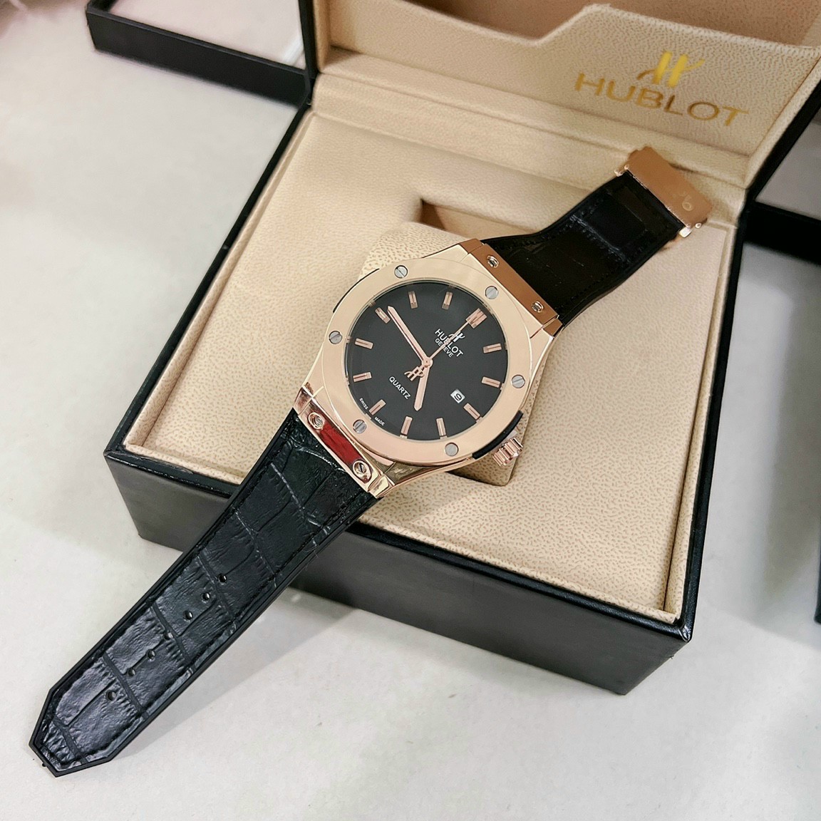 Đồng hồ nam Hublot - nam size 42mm - DH201- Cung Cấp Bởi AmandaC Life