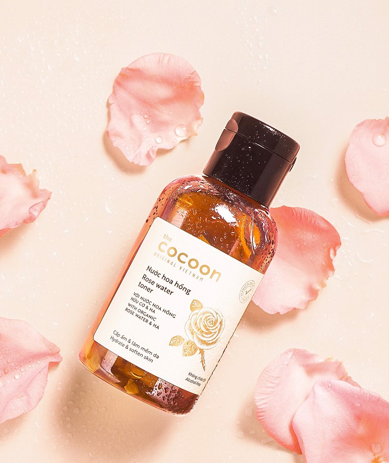 Nước Hoa Hồng Cấp Ẩm Làm Mềm Da Từ Nước Hoa Hồng Hữu Cơ The Cocoon Rose Water Toner