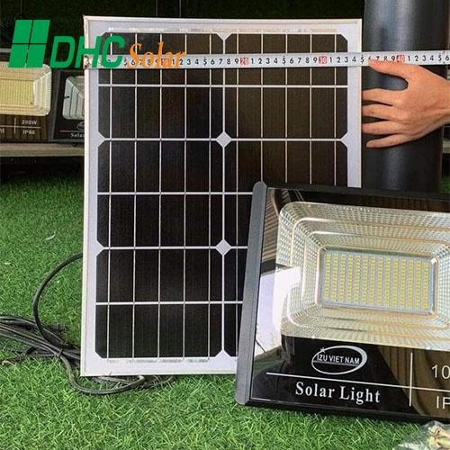 Đèn pha 100w năng lượng mặt trời