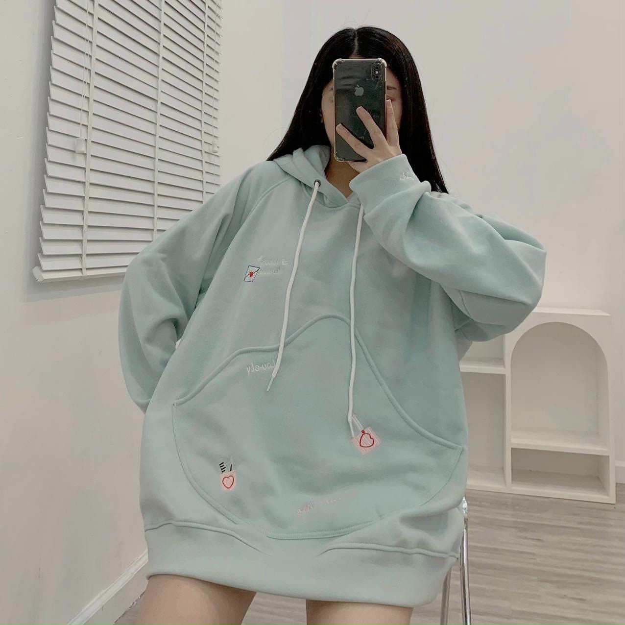 Áo Hoodie Nỉ Bông Túi Lạ Mắt Chữ Thêu HOUSE Unisex, Áo Hoodie nỉ thêu " ECKOK HOUSE " / form rộng unisex (Ảnh shop tự chụp), Áo khoác HOODIE MÀU ĐỎ thêu chữ vải nỉ lót bông form rộng khoác ngoài unisex nam nữ