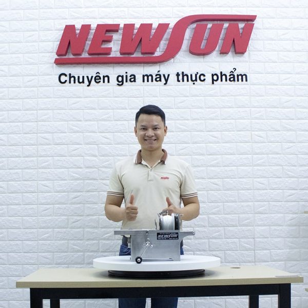 Hình ảnh Máy buộc chỉ xúc xích quay tay Việt Nam năng suất buộc 80-120 cái/phút - Hàng chính hãng