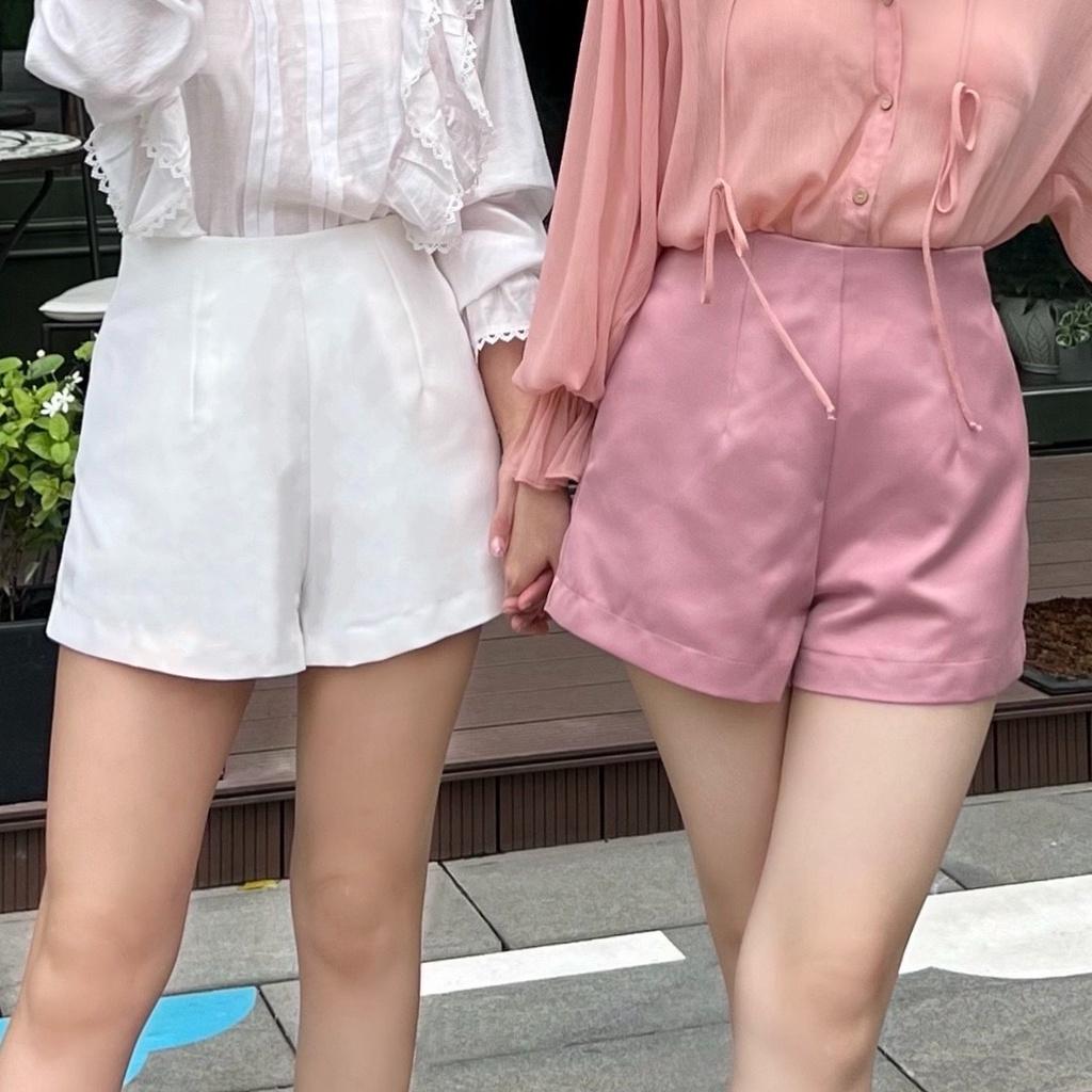 KIOBI - Quần shorts Cindy form lưng cao dáng cơ bản, 3 size S | M | L, có túi, vải kaki gân trắng - KIQS224139TS