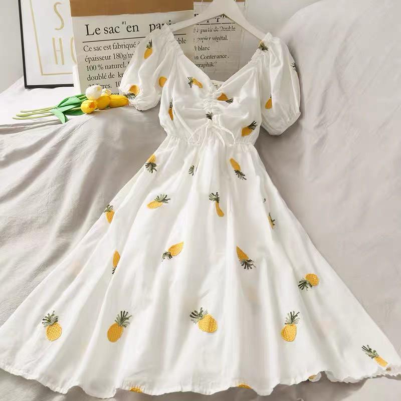 ĐẦM TRẮNG KATE THÊU TRÁI THƠM NHÚN NGỰC RÚT DÂY TAY LỠ BO CHUN DÁNG XÒE-