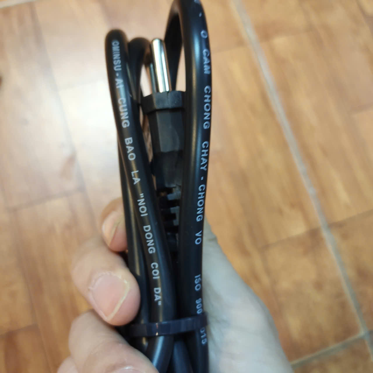 Dây nguồn liền phích cao cấp chịu tải Ominsu 2500W dài 1.5m - Nguồn nồi cơm điện, máy tính, điện gia dụng ...Hàng chính hãng