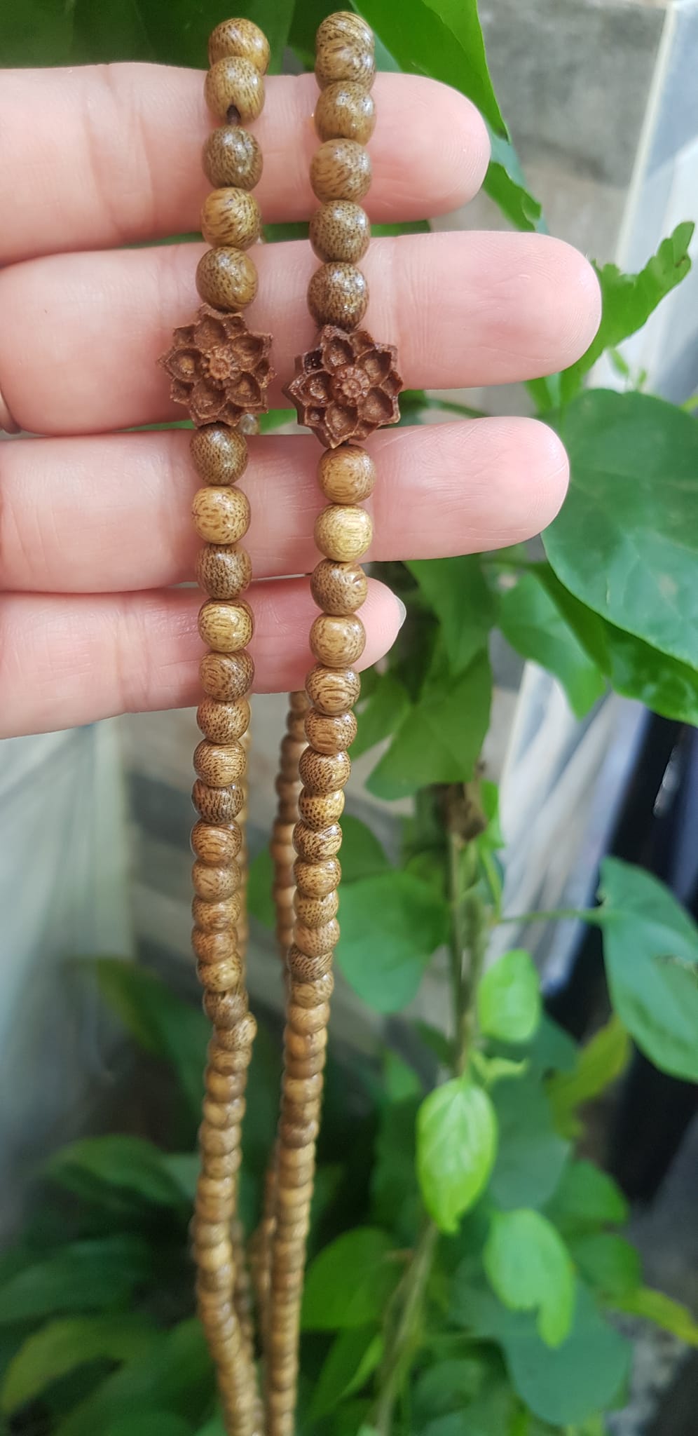 Vòng tay nữ gỗ trầm charm phối Bông Hoa Sen kiểu đeo quấn tay 4 vòng Size hạt 6mm thơm nhẹ đeo tay Ý nghĩa Vạn sự như ý may mắn rất đẹp ạ