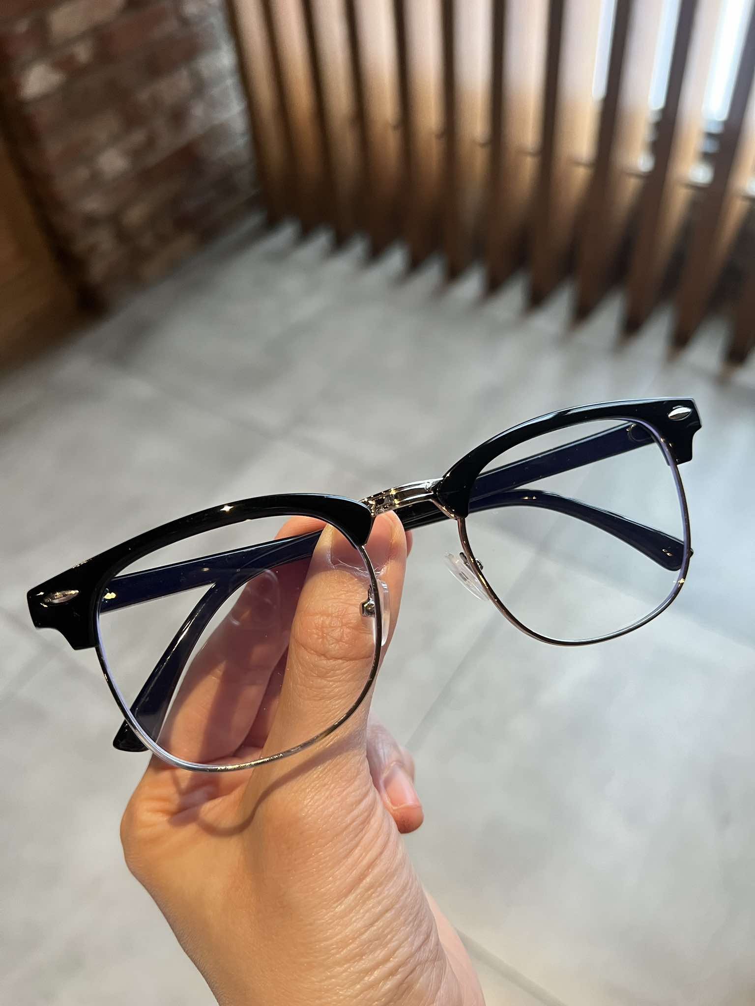 Kính chống ánh sáng xanh gọng Clubmaster dáng nửa viền