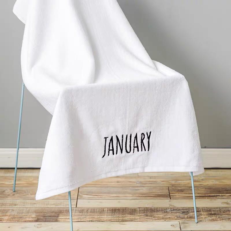 Khăn tắm ngày tháng 70x140 cm thêu logo 12 tháng, chất khăn bông mềm mịn chuẩn hàn quốc, thấm hút mồ hôi cực tốt