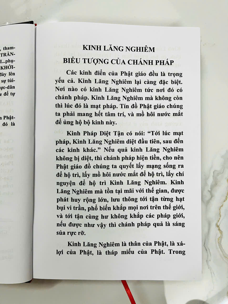 Kinh Thủ Lăng Nghiêm - Bìa cứng ép kim tặng kèm bao sách, Khổ 24x16cm