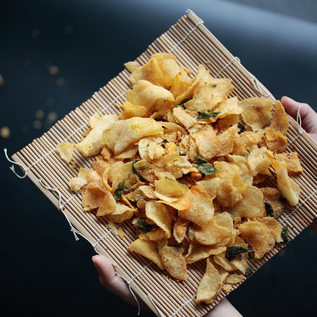 Khoai tây trứng muối 105g IRVINS - Small IRVINS Salted Egg Potato Chips