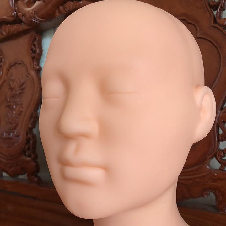 Mô hình manocanh học massage, trang điểm
