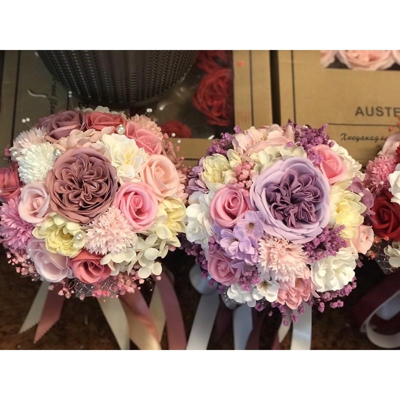 Hoa cưới cầm tay mix các loại hoa sáp cao cấp. Tặng kèm hoa cài áo Chú Rể