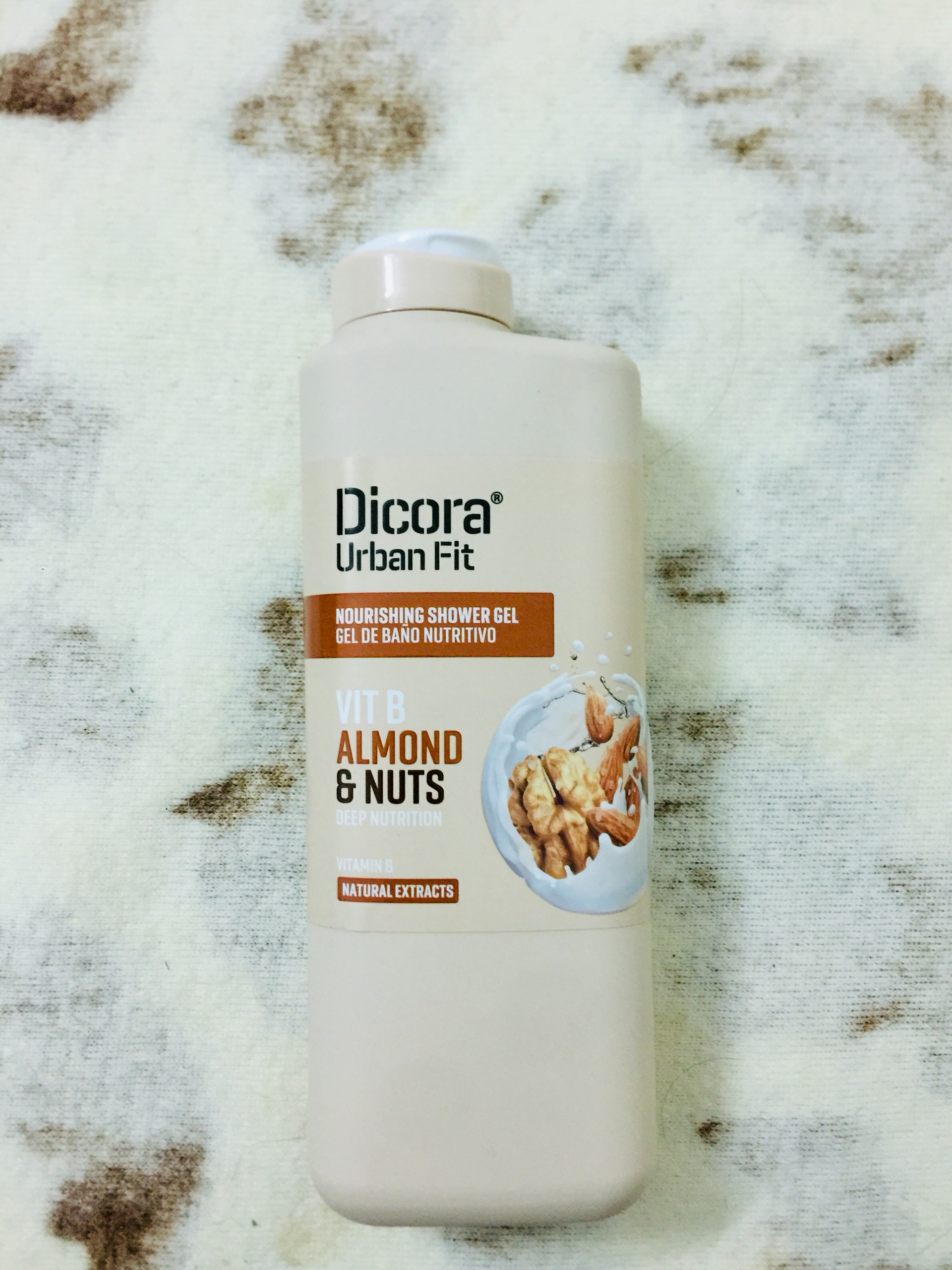 Sữa tắm dưỡng da Dicora Urban Fit almonds &amp; nuts vitamin B hạnh nhân &amp; các loại hạt giúp tăng cương độ ẩm 400ml