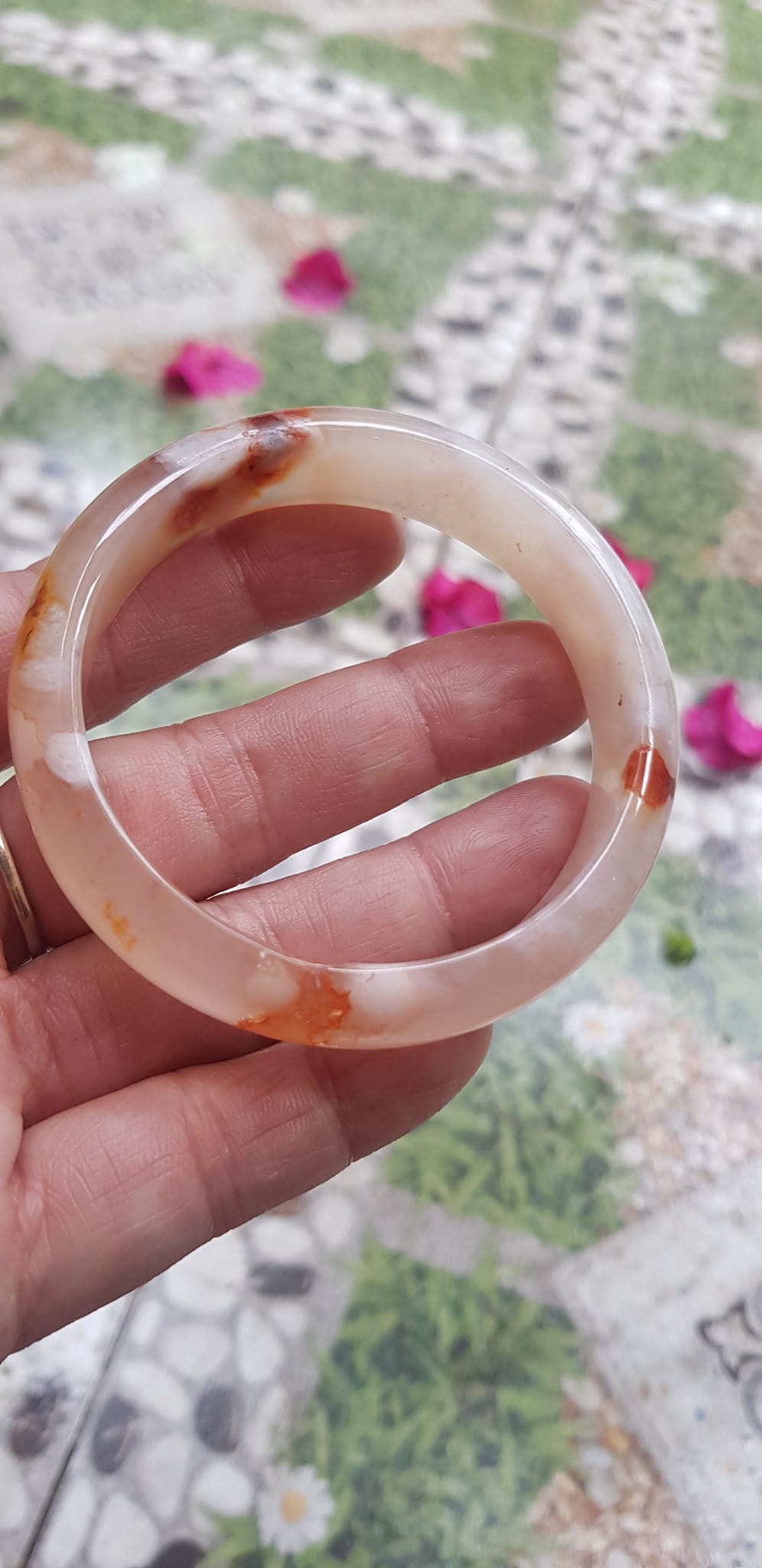Vòng tay Nữ Bản Hẹ Đá Mã Não Bông Vàng trắng đều đẹp Vòng Ni 52mm x cao 13,5mm x dầy 4mm Nữ 50kg - 52kg đeo xinh đẹp ạ