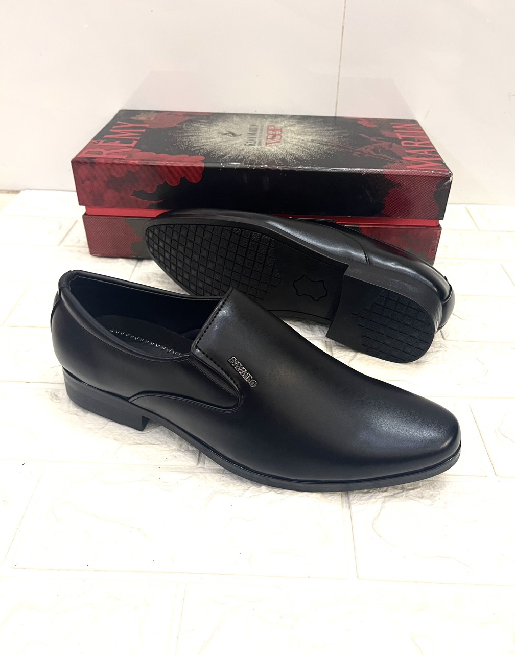 Giày công sở nam kiểu dáng đẹp..da mềm..size từ 39-44..màu đen.. đế khâu sẵn rất chắc chắn