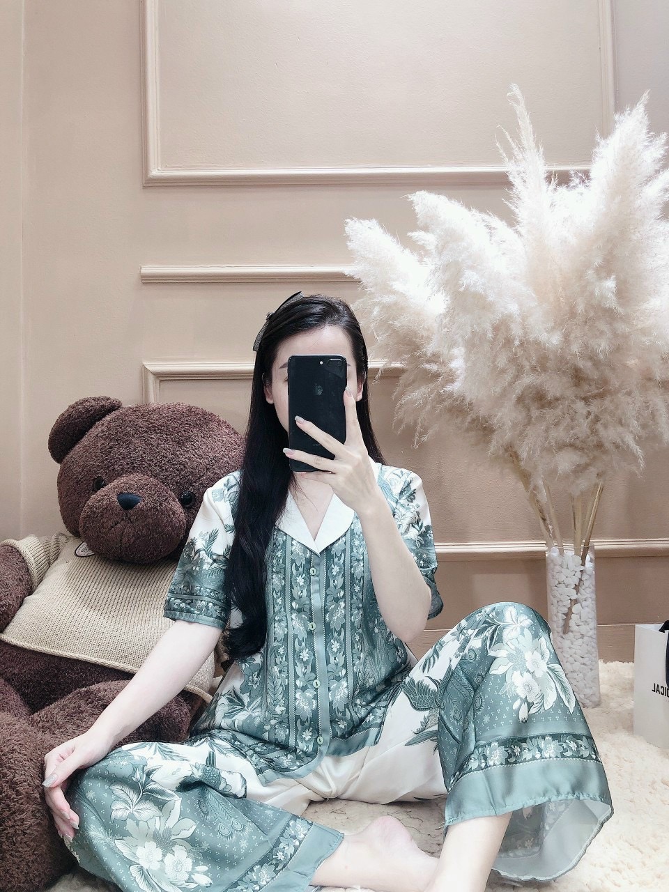 Bộ tay ngắn quần dài vải lụa mềm mịn họa tiết đơn giản sang trọng