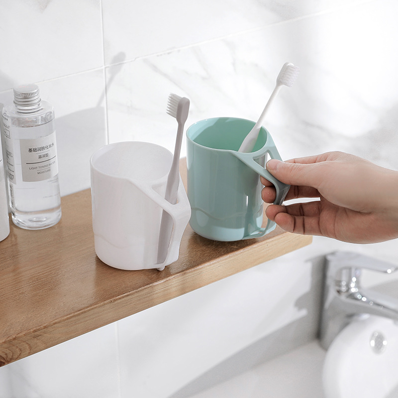 Ly nhựa để bàn chai đánh răng 10x8.5cm - Giao màu ngẫu nhiên