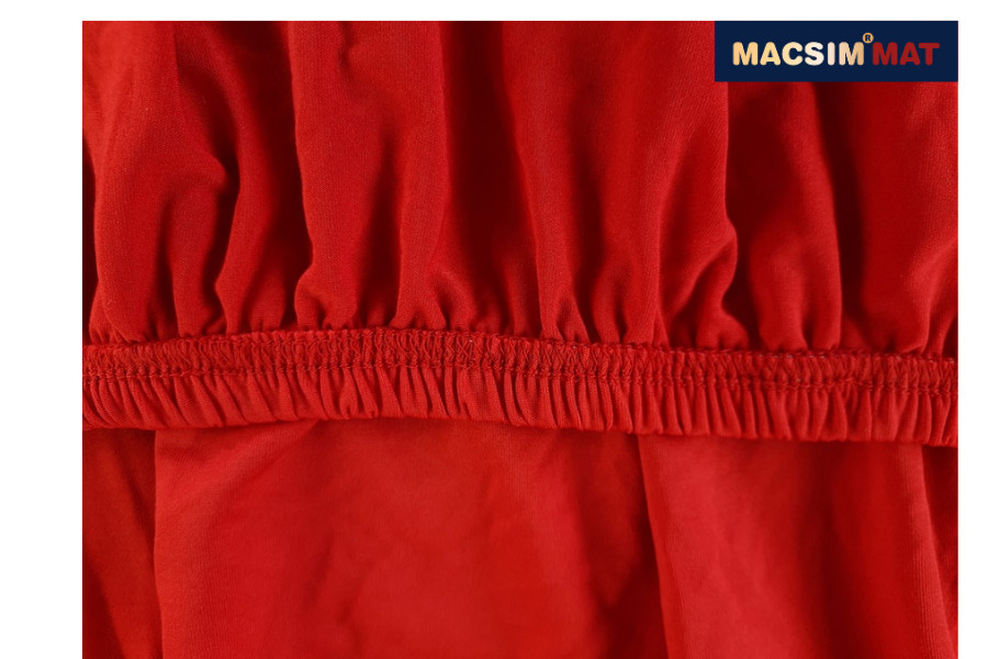 Bạt phủ ô tô dành cho Mercedes C nhãn hiệu Macsim sử dụng trong nhà chất liệu vải thun - màu đen và màu đỏ