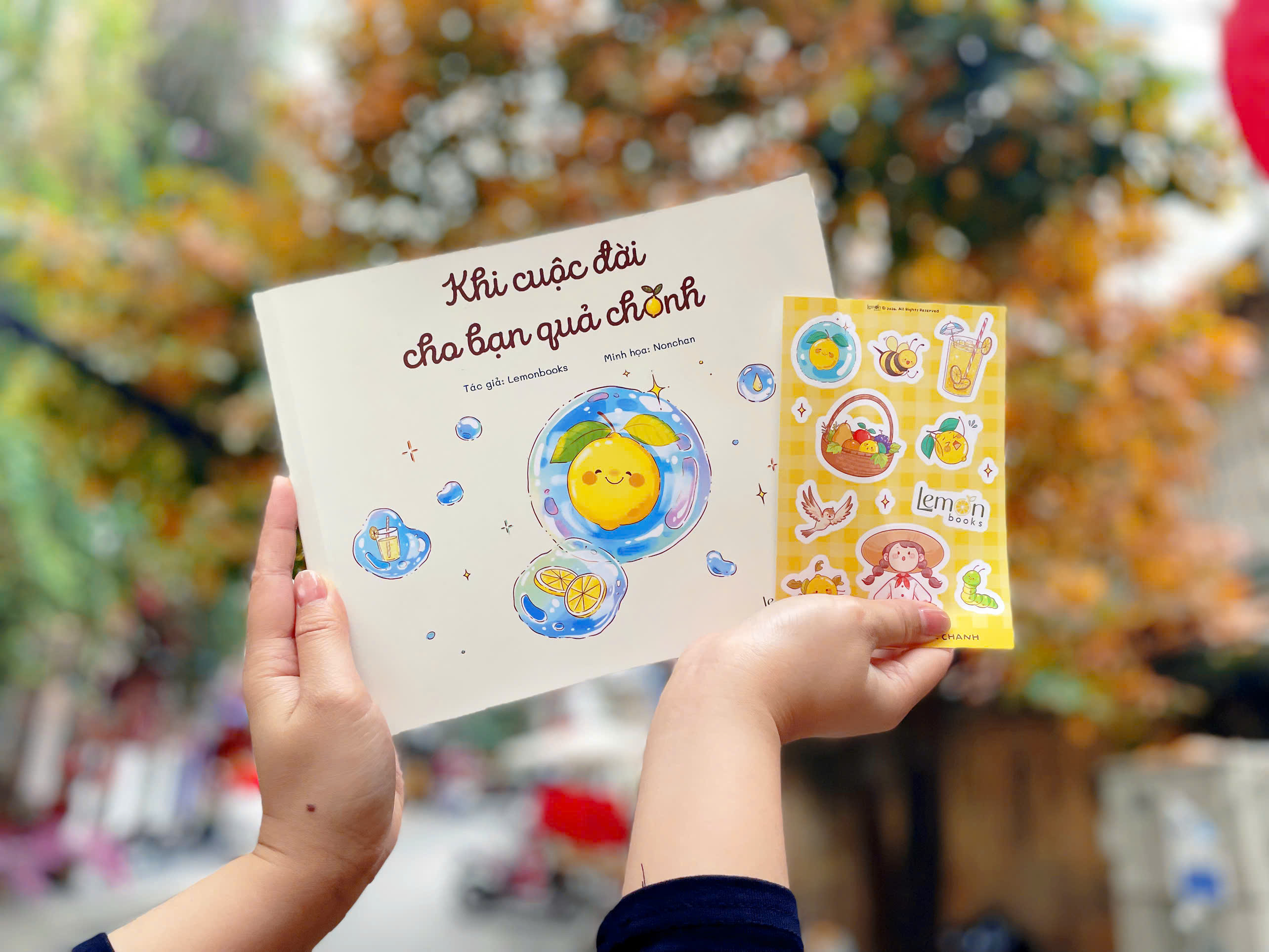 Sách tô màu - Khi cuộc đời cho bạn quả chanh - Lemonbooks &amp; Nonchan - Tặng kèm Sticker