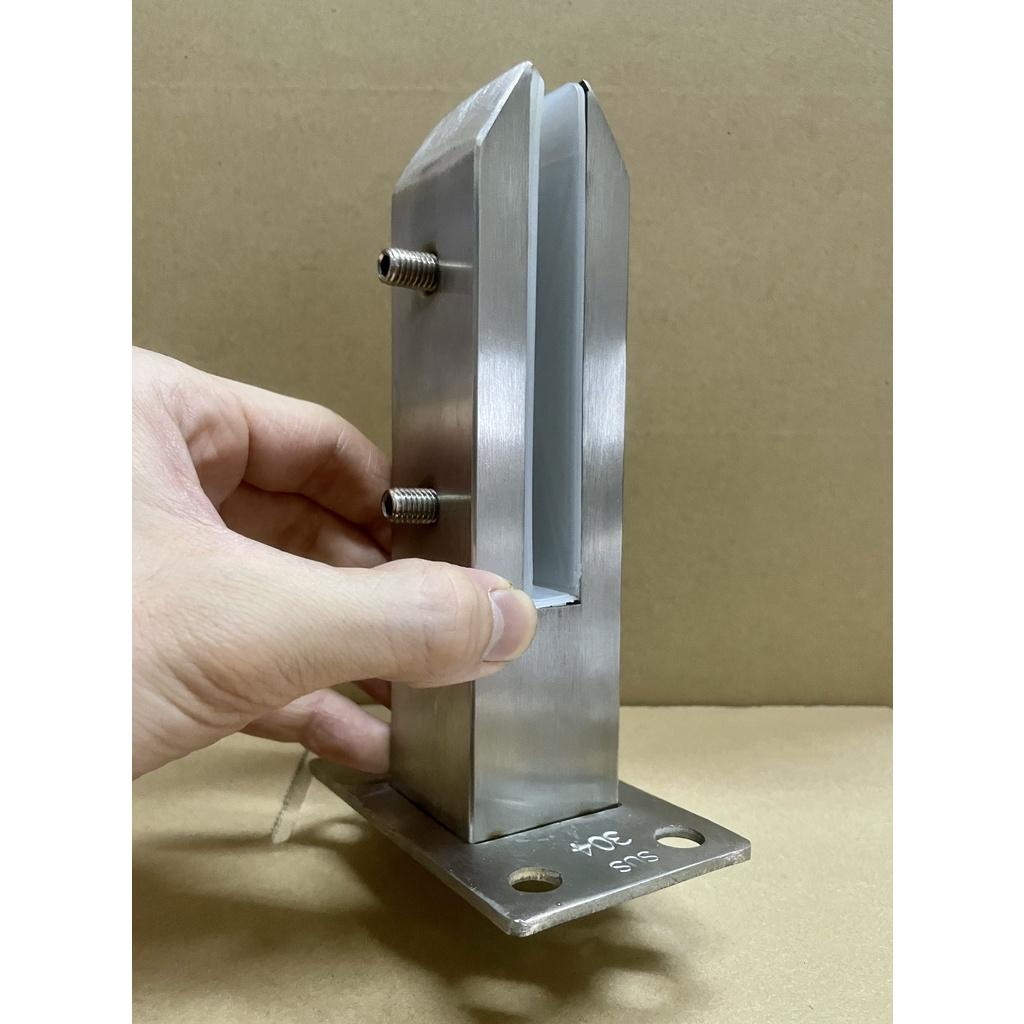 Trụ cầu thang lan can kính không khoan lỗ INOX 304