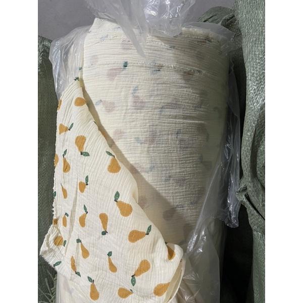 vải xô muslin may quần áo cho bé quả lê vàng nền be siêu tây,vải cao cấp mềm mịn thấm hút mồ hôi