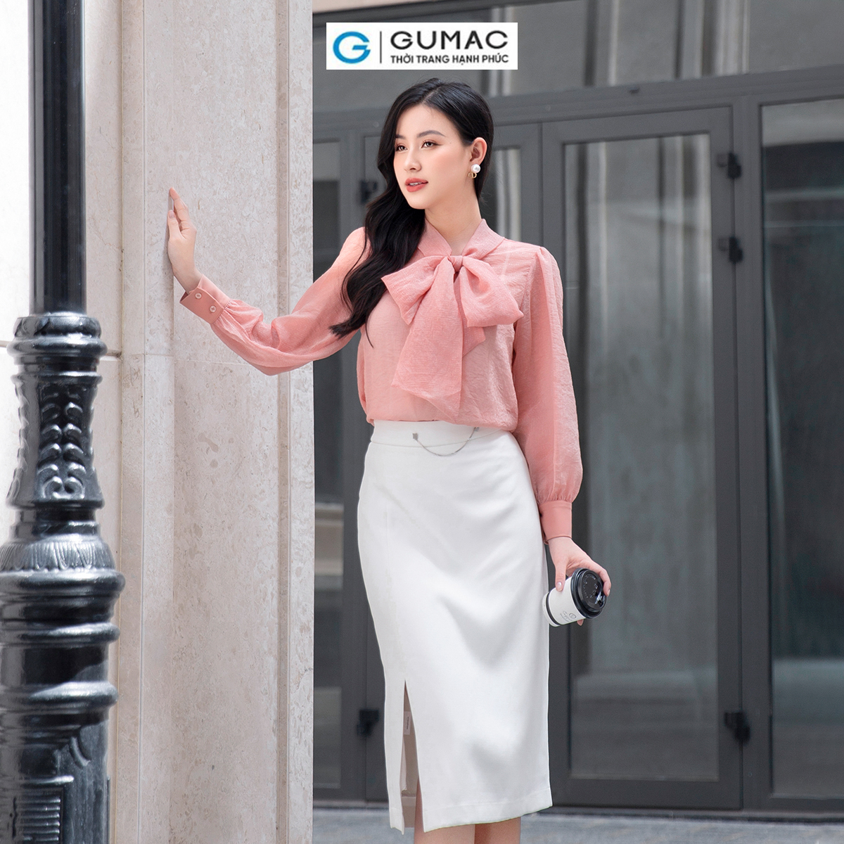Chân váy phom suông, đường rã dọc hông váy tạo kiểu xẻ trước VD09029