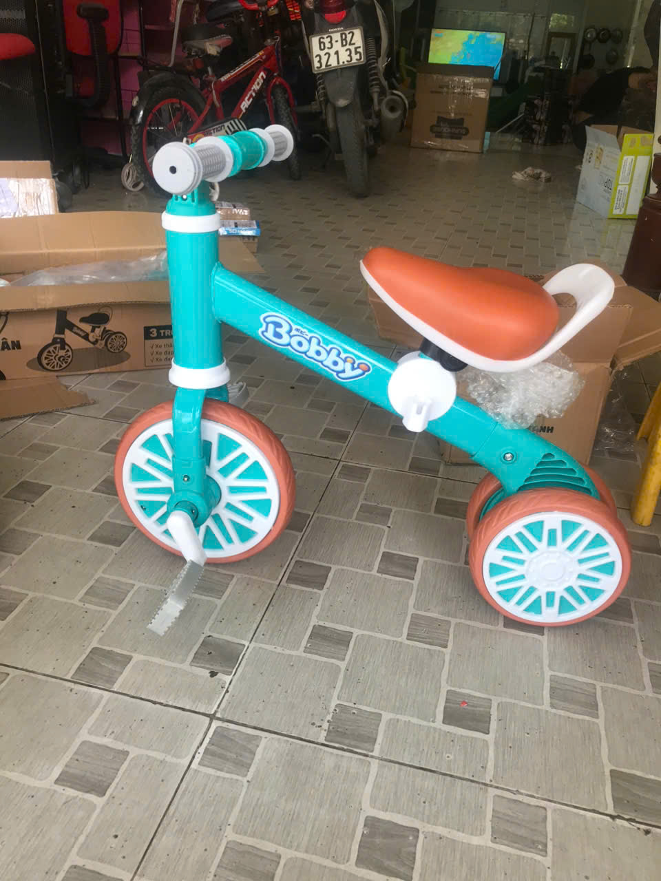 Xe Chòi Chân Tập Đi Cho Bé Hàng Khuyến Mãi Của Bobby Kèm Bàn Đạp