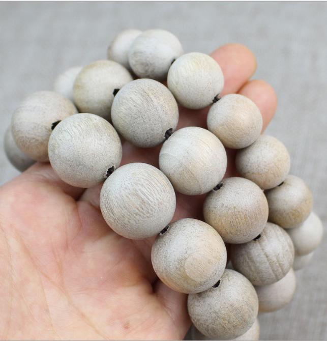 Vòng tay gỗ long não 20 ly nam nữ cao cấp VG05