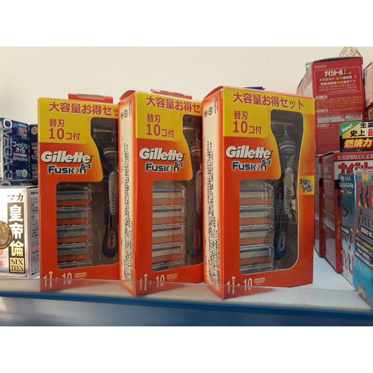 Sét Cán Kèm 10 Lưỡi Dao Cạo Râu Gillette Fusion 51 Nhật Bản  – màu cam