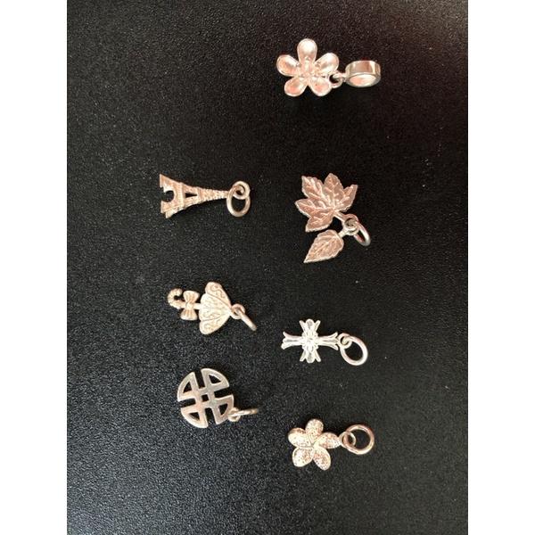 Charm hoa, lá, thánh giá, dù, tháp effel