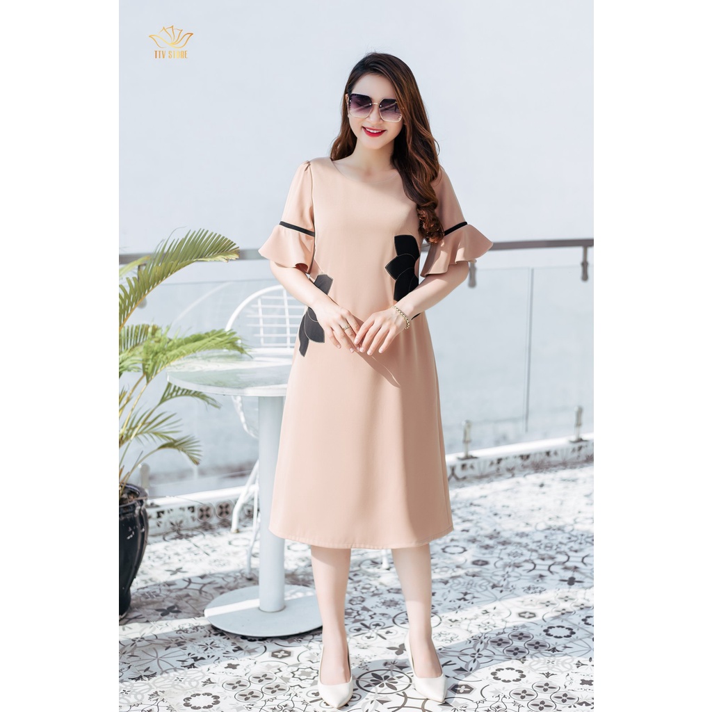 Đầm suông thòi trang trung niên TTV Store TTV1187 thiết kế cổ tròn tay bèo gam màu Kem hoa đen