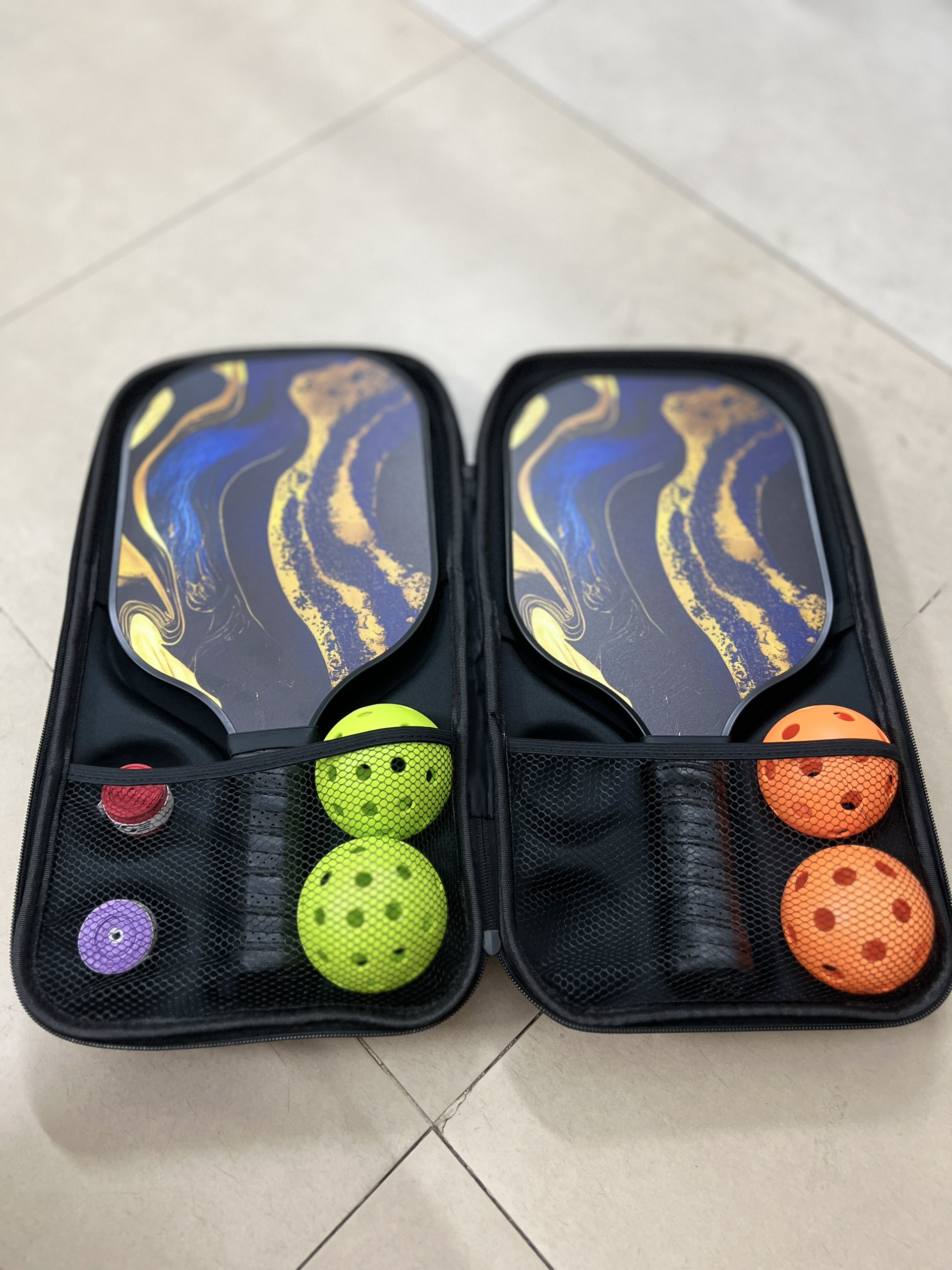 Bộ vợt Pickleball Leatou 2 bề mặt sợi carbon ( gồm 2 vợt, 4 bóng) tặng kèm túi đựng cứng cáp dày dặn