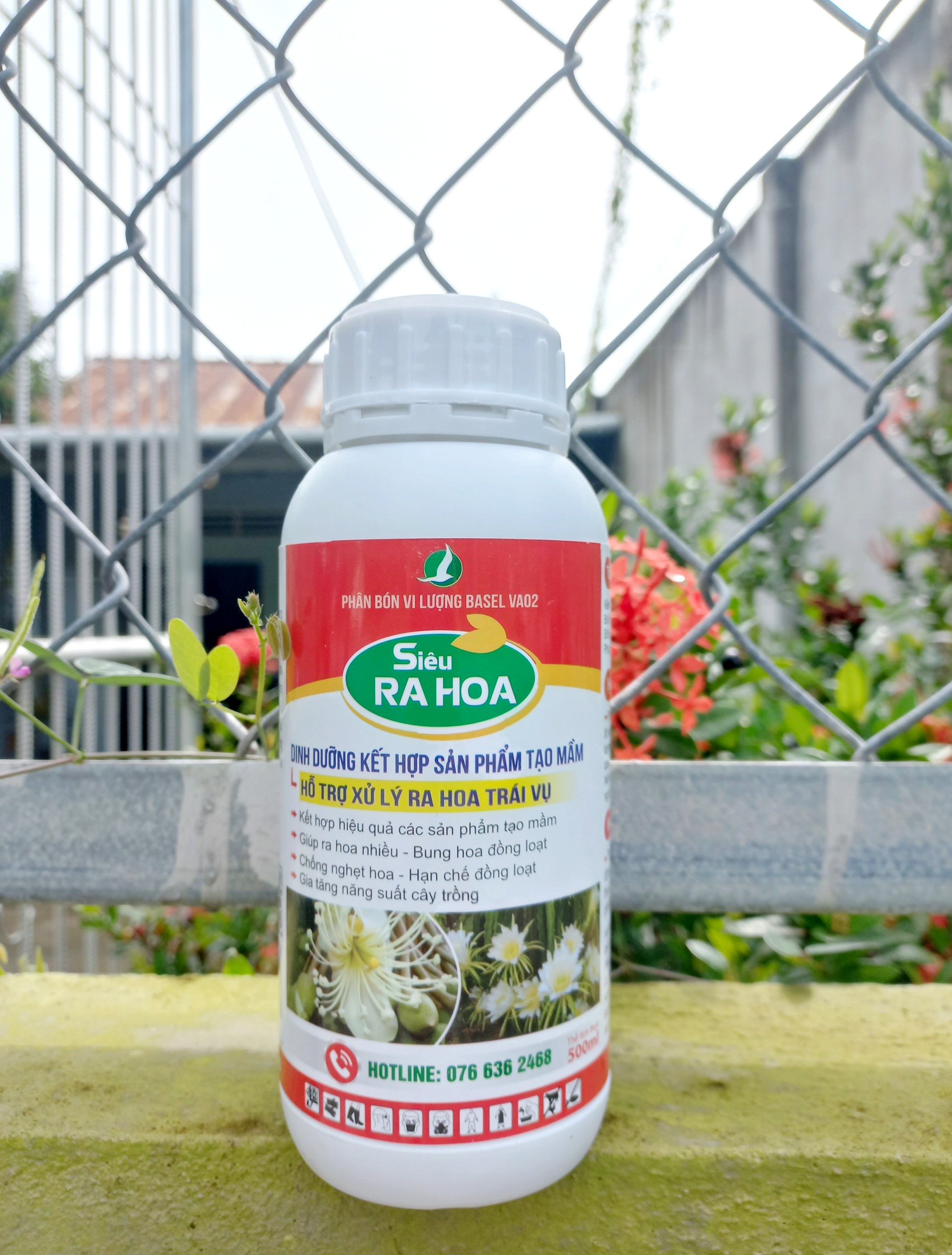 PHÂN BÓN GIÚP CÂY RA HOA ĐỀU VÀ ĐỒNG LOẠT, ĐÁNH THỨC MẦM NGỦ HIỆU QUẢ - SIÊU RA HOA 500ML