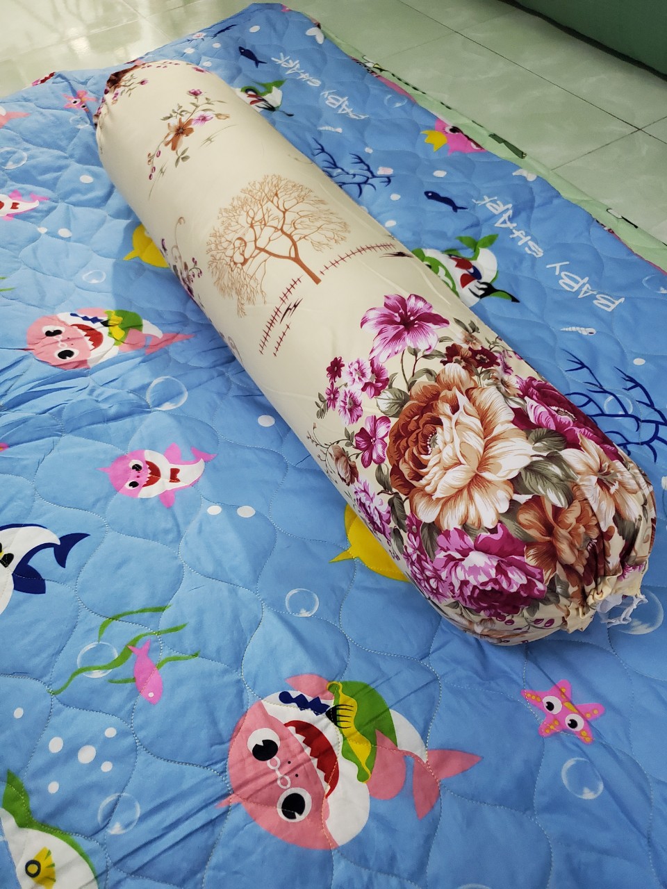 Áo gối ôm cotton poly 35x100cm. Có dây rút mẫu mã đẹp, giao màu ngẫu nhiên