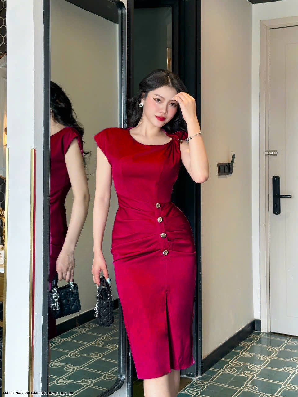 ĐẦM ÔM VAI CHÉO ĐÍNH 4 NÚT EO