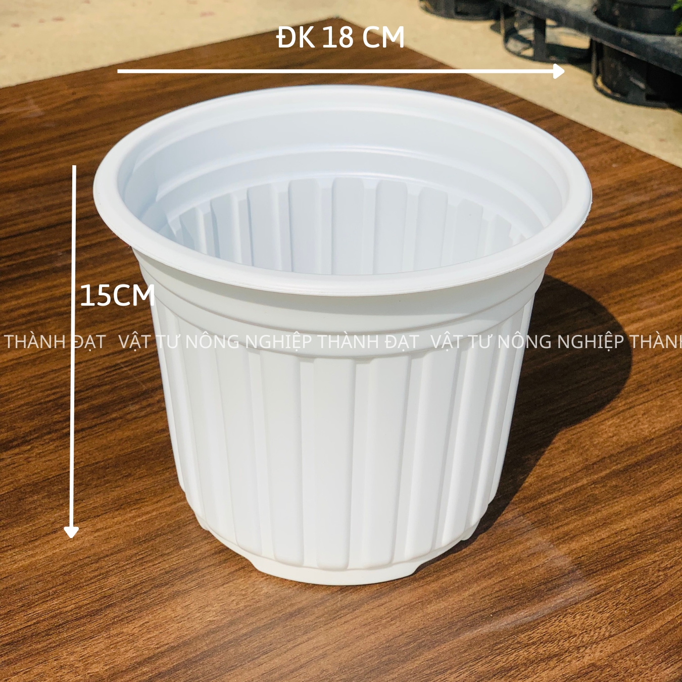05 Chậu nhựa trắng TTK 18 trồng cây, trồng hoa cao cấp