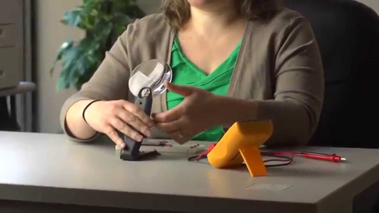 Kính lúp có đèn Led Carson FH-25 FreeHand 2.5x - Hàng Chính Hãng