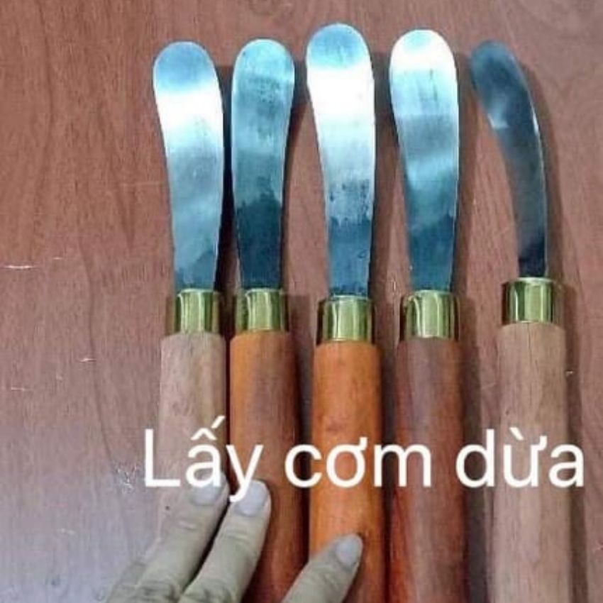 Dao lấy cơm dừa