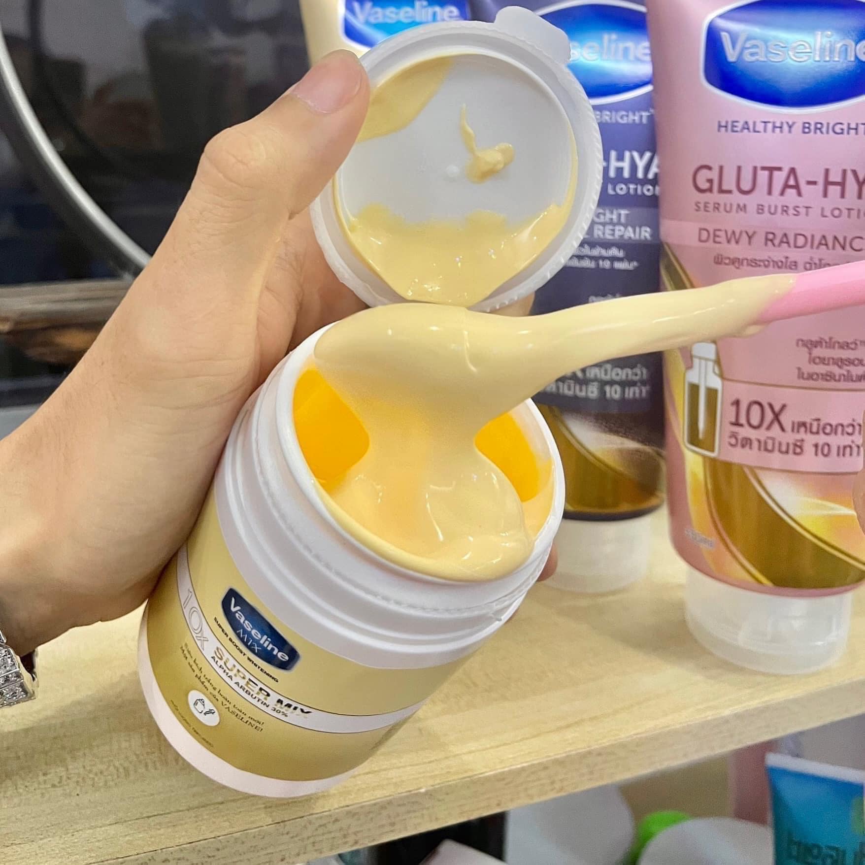 bộ 3 món dưỡng thể vaseline gluta ( vàng )+ hũ kích trắng vaseline vàng+ tắm trắng vaseline vàng ( không xuất hóa đơn đỏ - không có tem phụ )