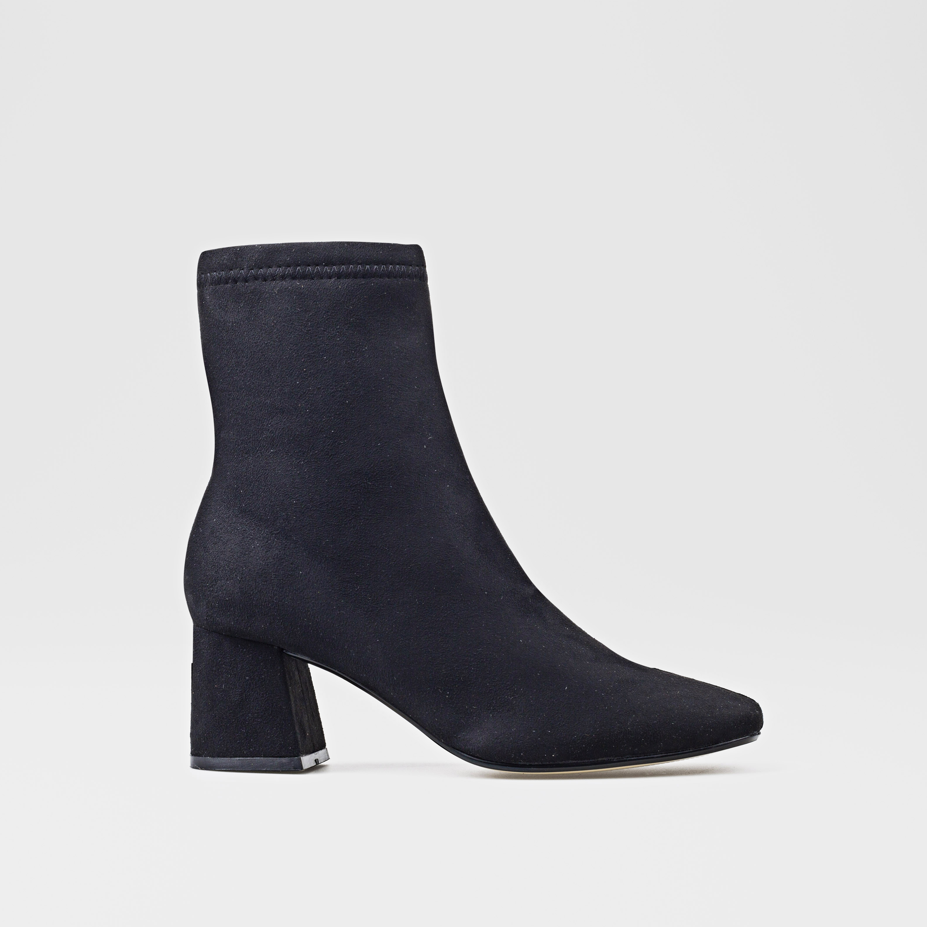 Giày boots nữ mũi vuông ChristinA-Q BOV008