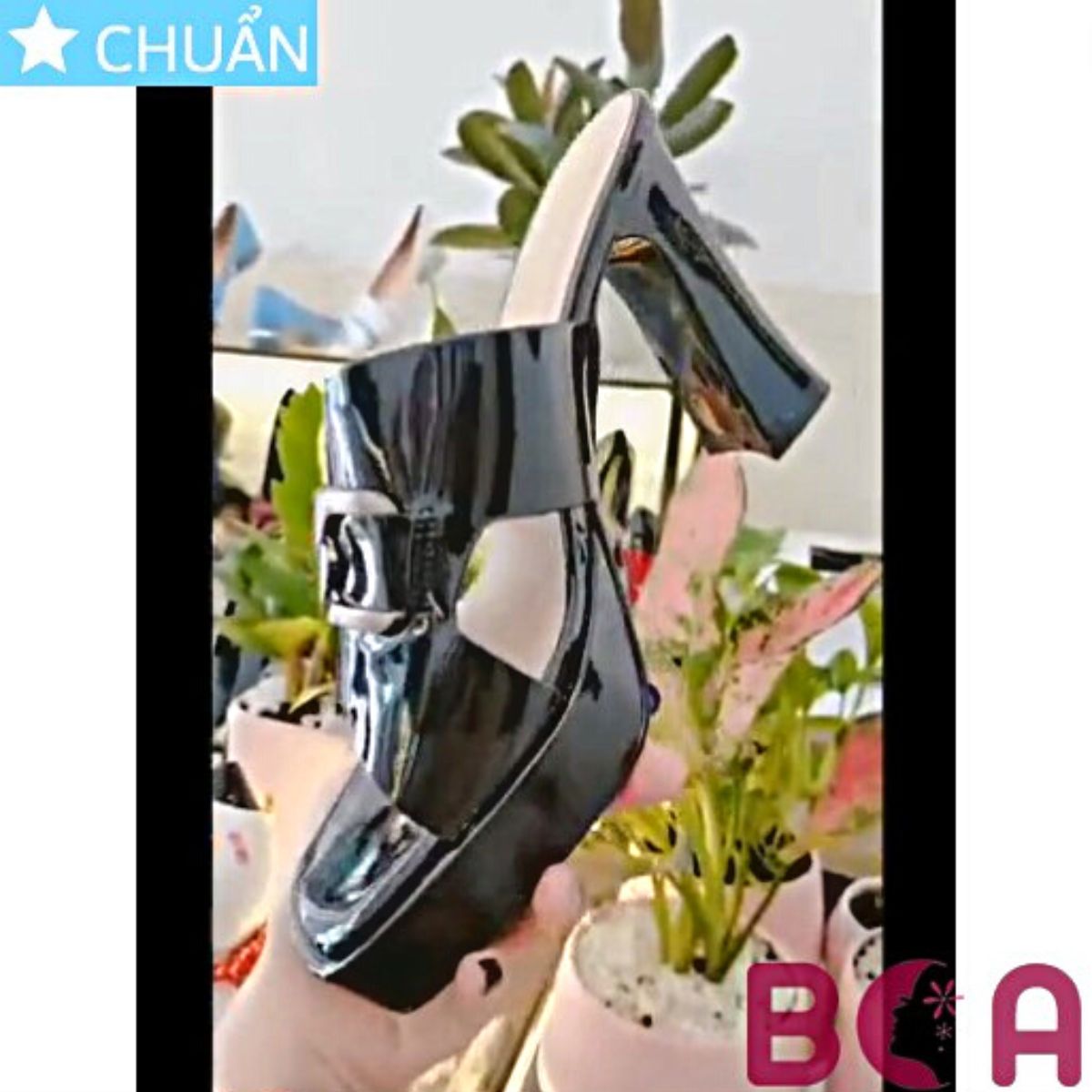 Giày cao gót nữ hở mũi 8p RO490 ROSATA tại BCASHOP đế vuông cách điệu cùng màu thân, quai ngang có đính khóa - màu đen
