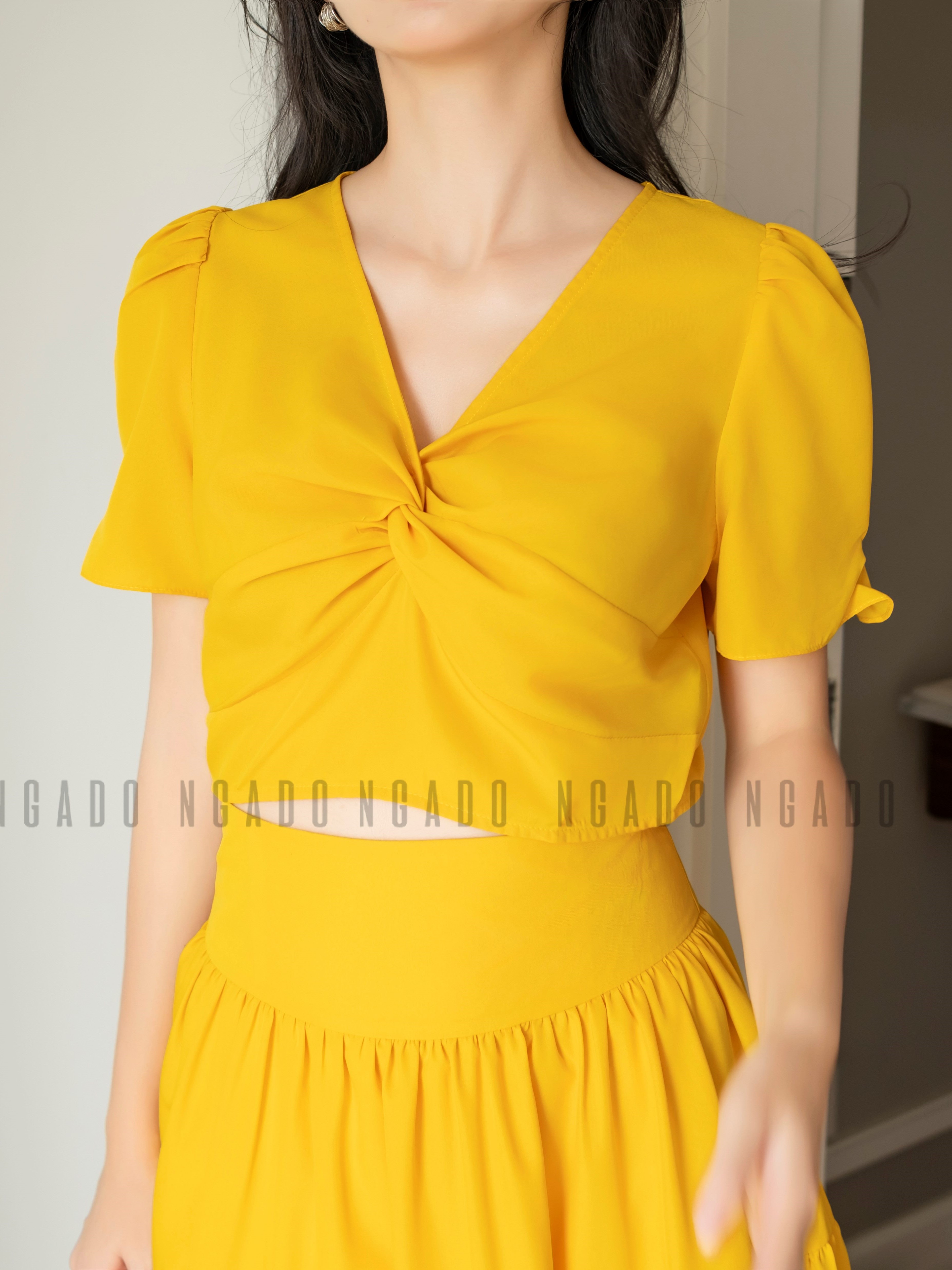 Set áo váy vàng NGADO , set đồ nữ , Set áo kèm chân váy xòe , Set đồ nữ thiết kế
