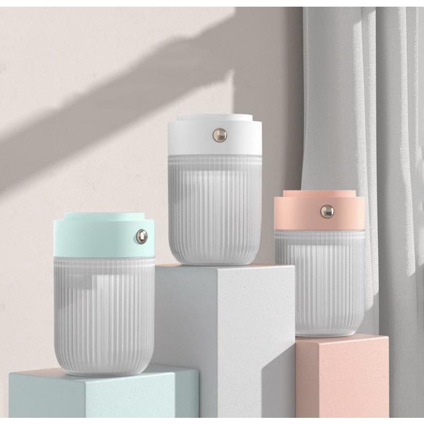 Máy Phun Sương Tạo Ẩm,Xông Tinh Dầu Mini Có Đèn LED Quay Tròn 7 Sắc Cầu Vồng, Cho Phòng Ngủ, Mang Lên Ô Tô/Bon Store7788