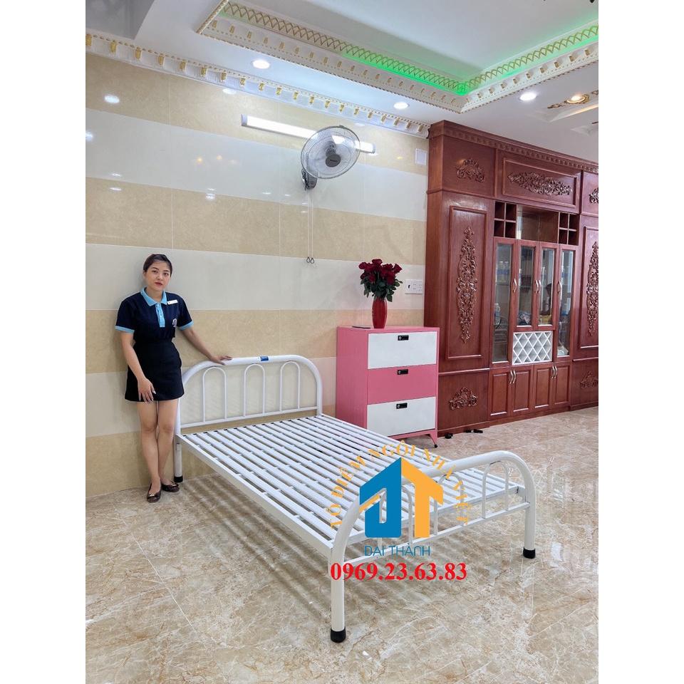 Giường sắt chữ u màu trắng 1mx2m Đại Thành
