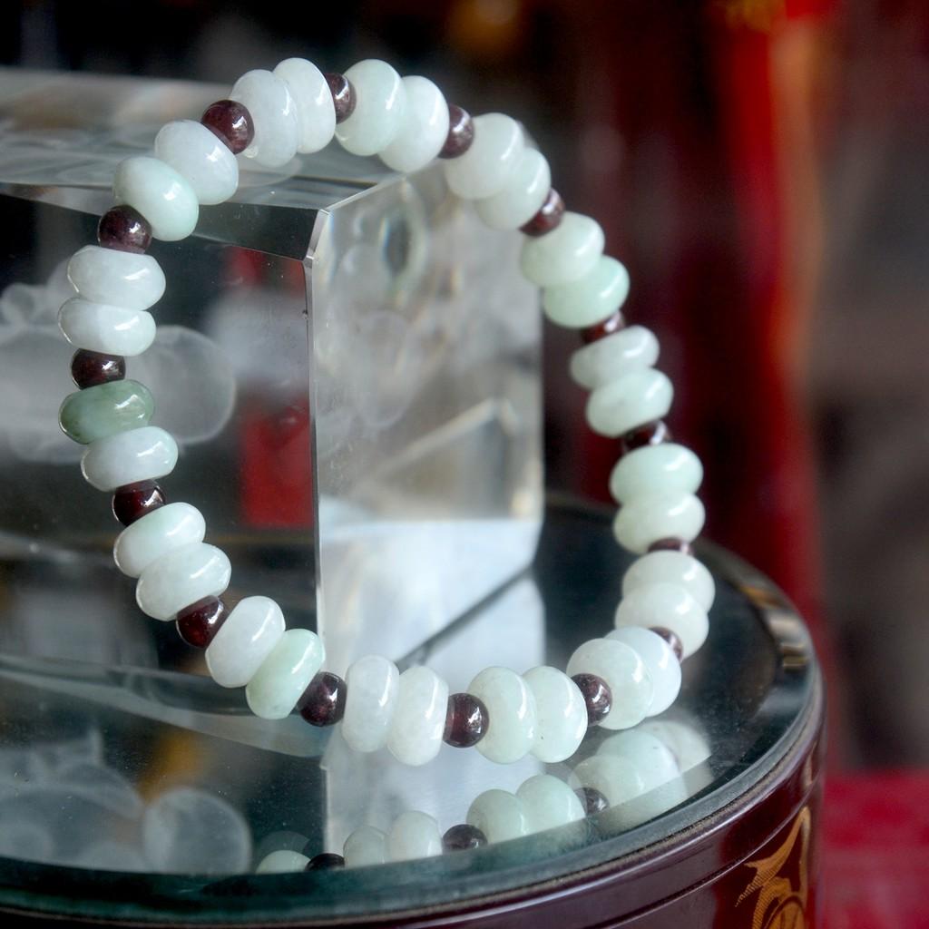 Vòng tay chuỗi trắng mix hạt đỏ