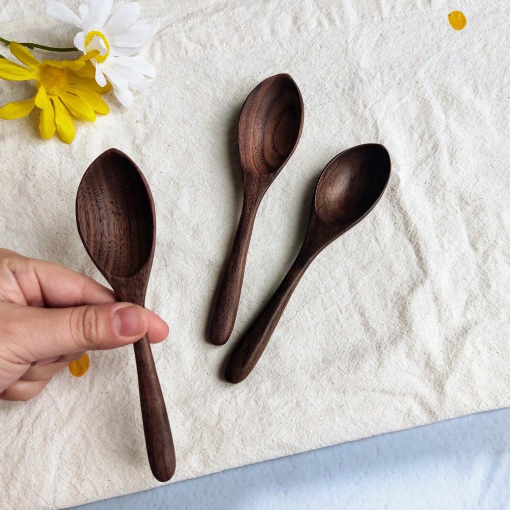 Thìa/Muỗng Óc Chó Tự Nhiên Miệng Méo 15.5x3.5cm, Thìa Ăn Cơm An Toàn, Thìa Chụp Ảnh Decor Xinh Xắn