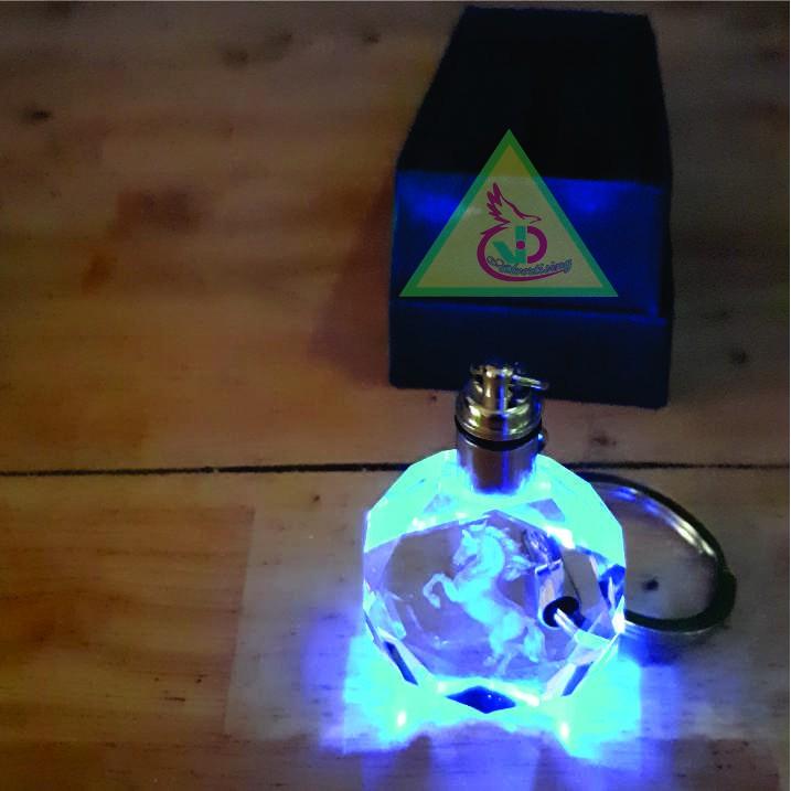 Móc khóa pha lê phát sáng khắc Hình Con Ngựa 3D_Quà tặng