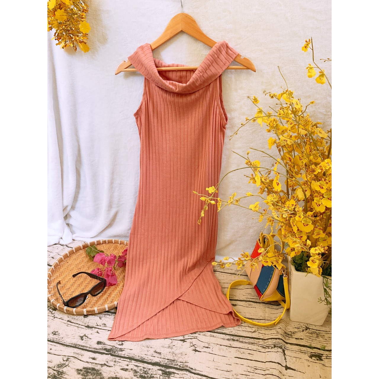 Đầm body len tăm bẹt vai quyến rũ